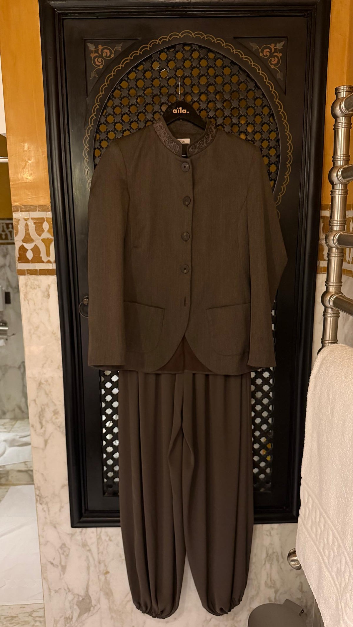 Tailored Set — Taupe